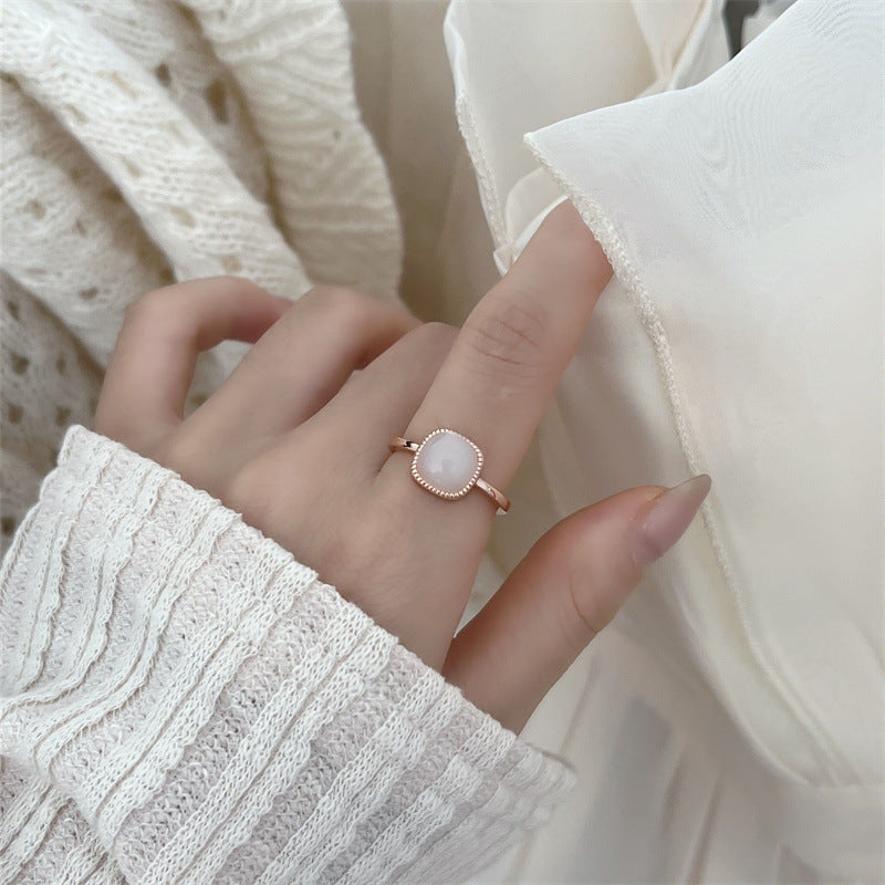 A white jade ring