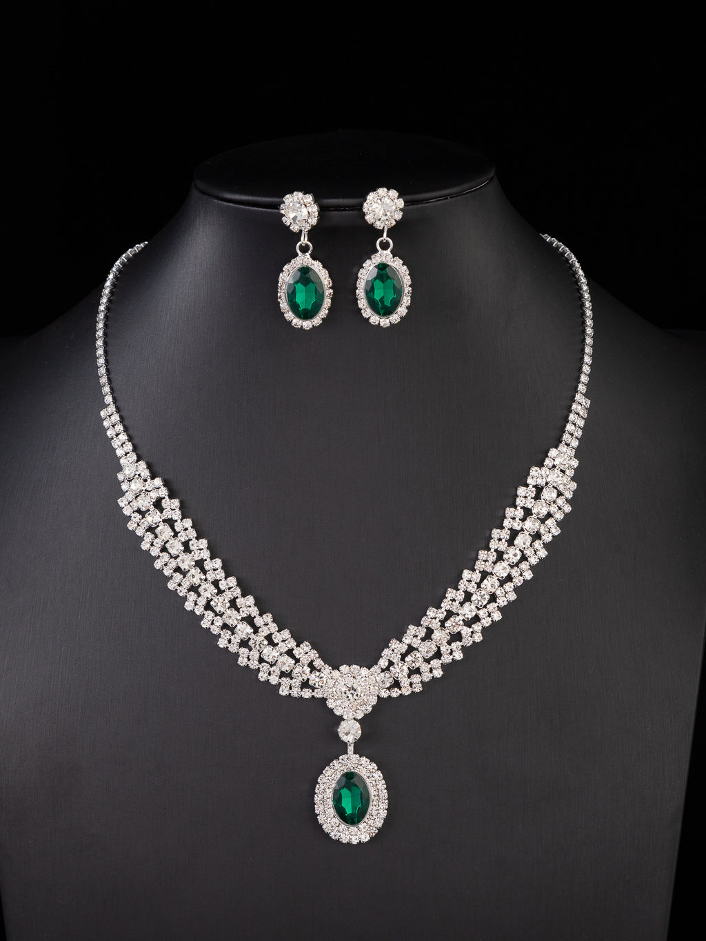 Luxurious Sapphire Necklace Earrings