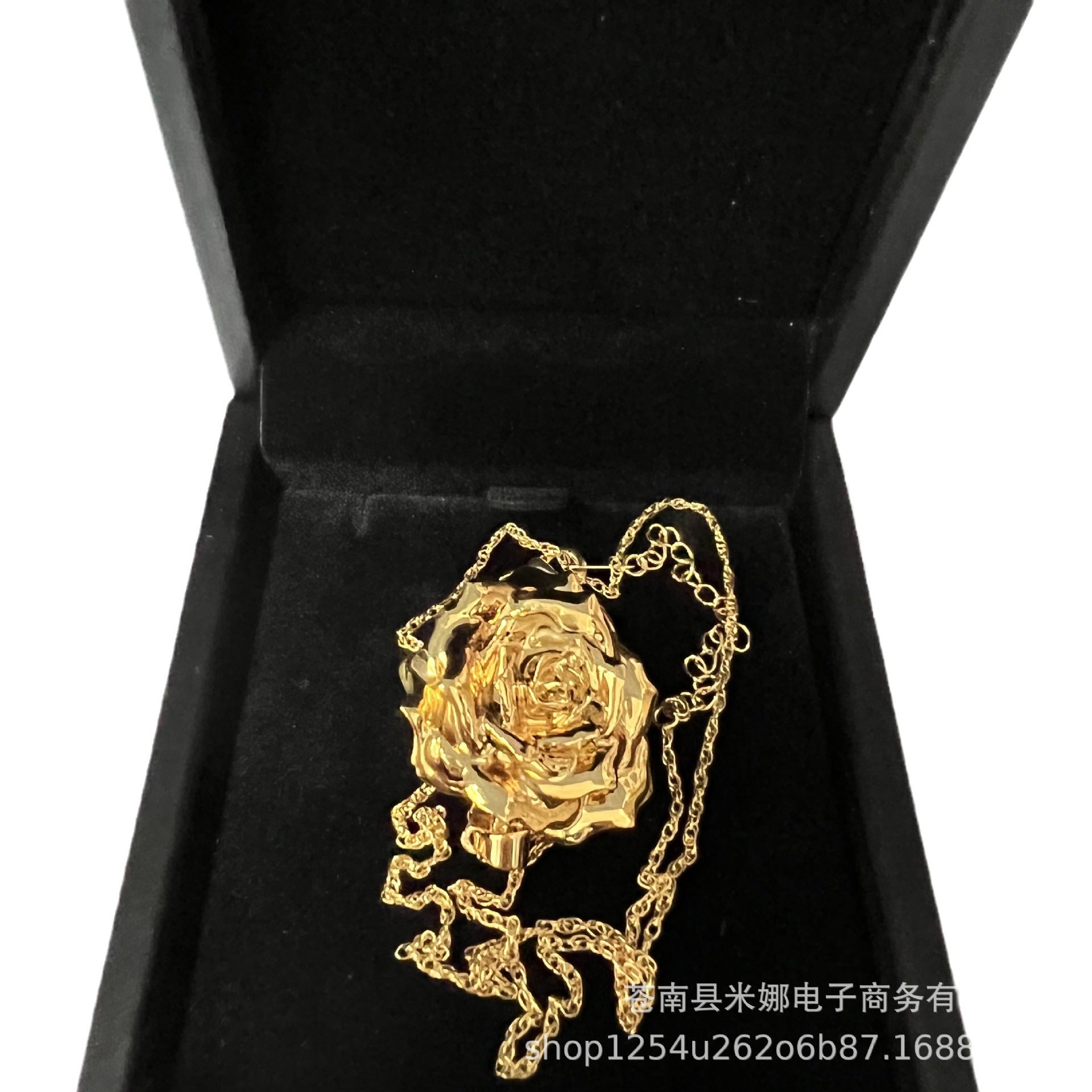 Gilded flower necklace handicraft