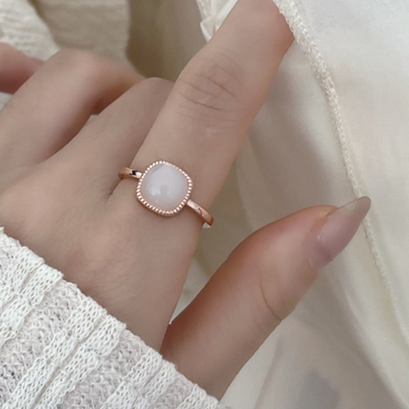 A white jade ring