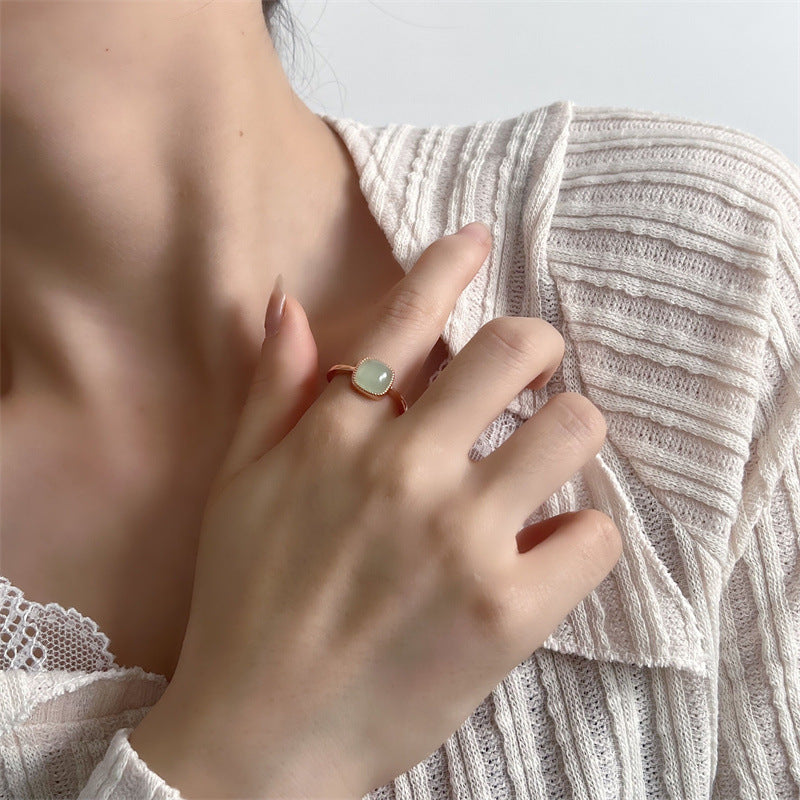 A white jade ring