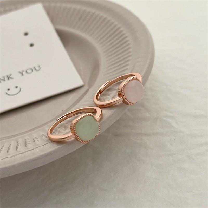 A white jade ring