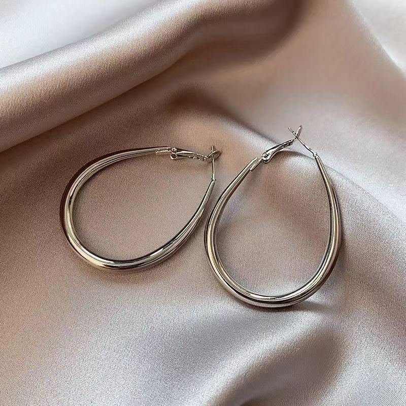 Simple and fashionable temperament earrings