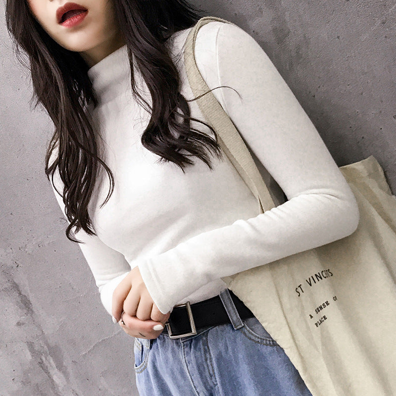 A velvet long-sleeved T-shirt as a base layer for women in solid colors