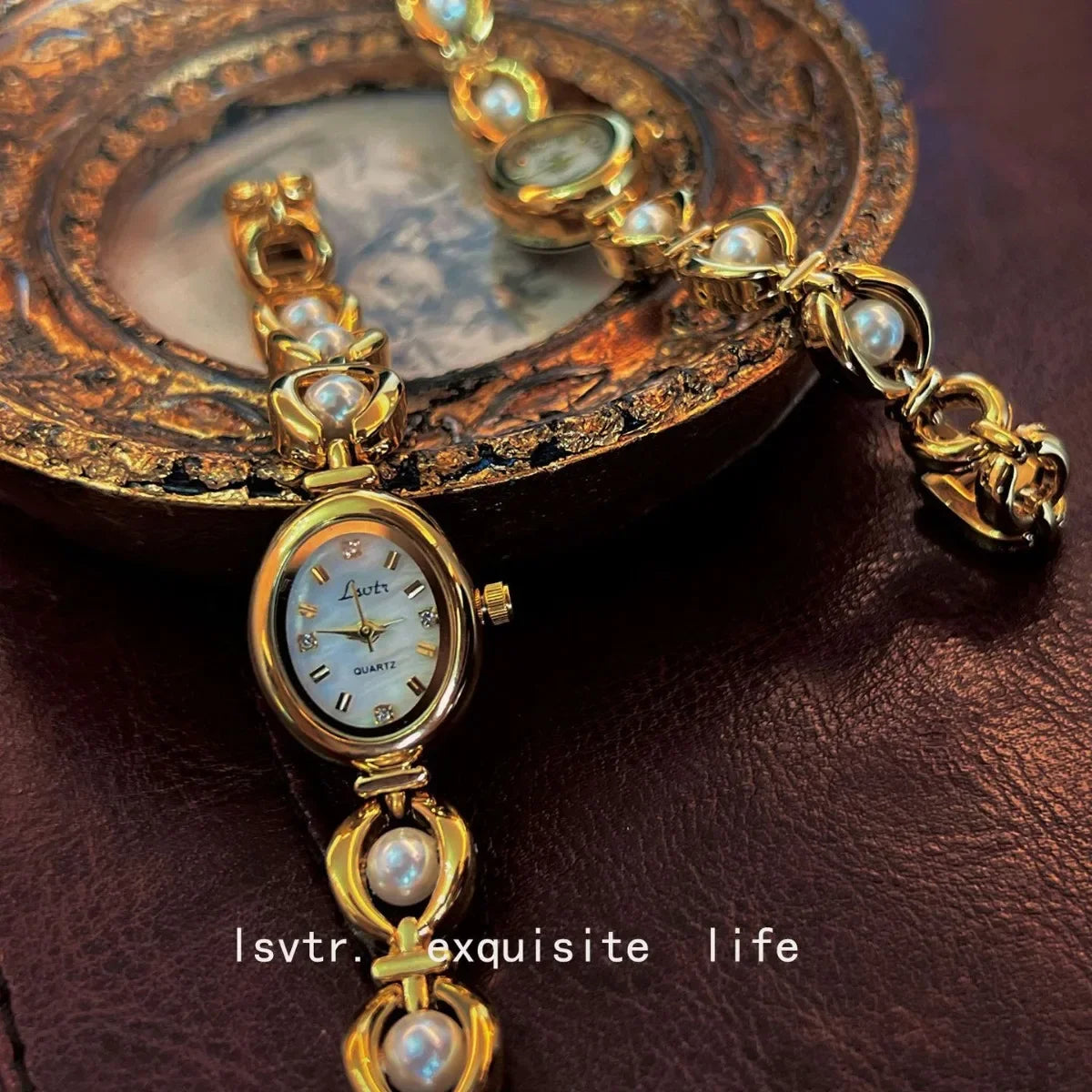 A mid-history light luxury imitation pearl watch with elegant bracelet for women