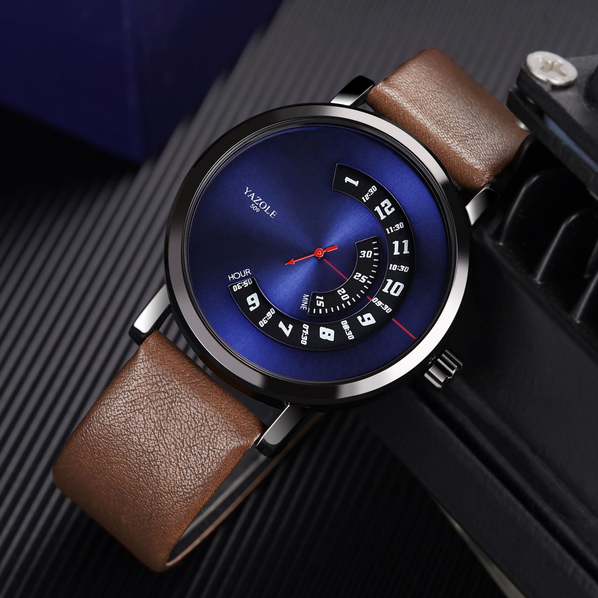 Fashion Turntable Quartz Wristwatch for Men