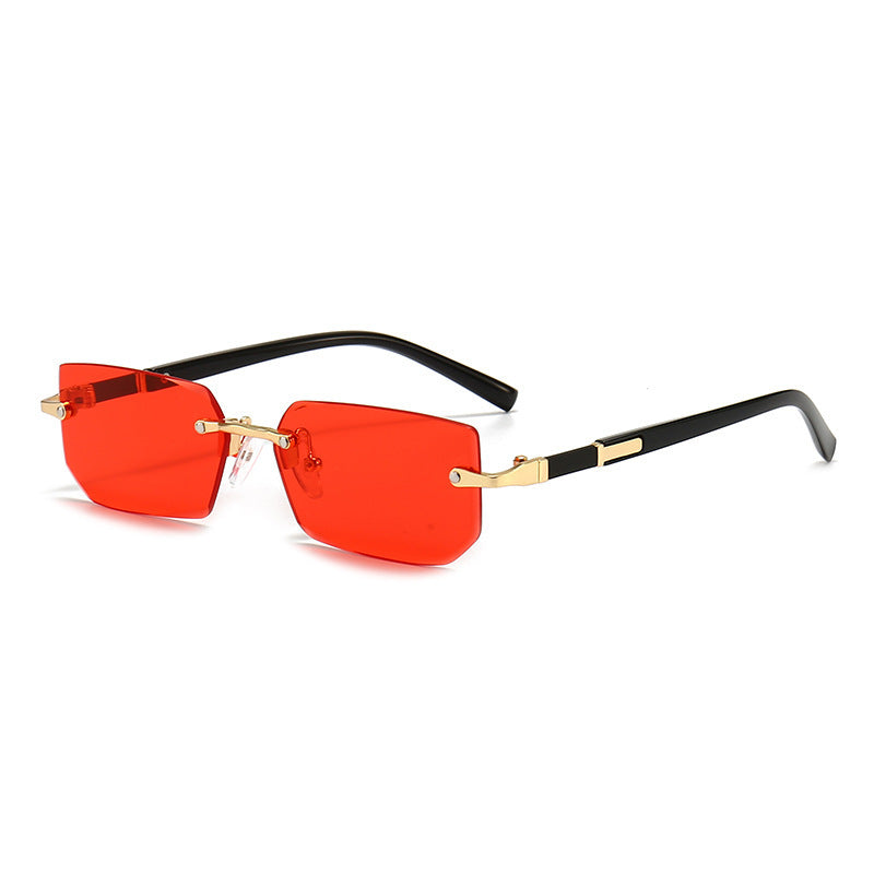 Metal-cutting sunglasses in jelly-like color