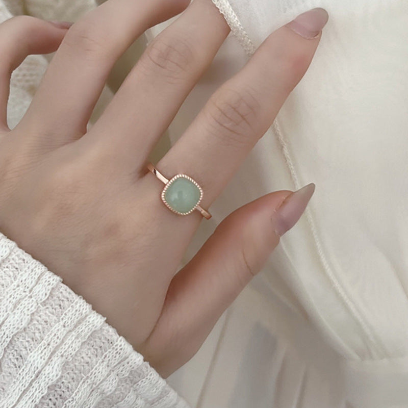 A white jade ring