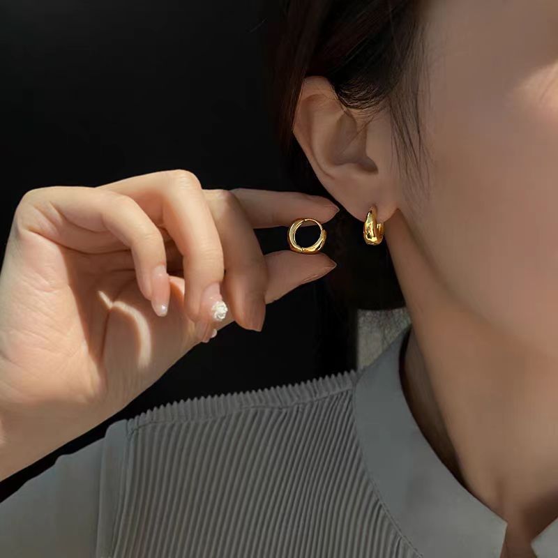 Circular water-drop style earring clasp