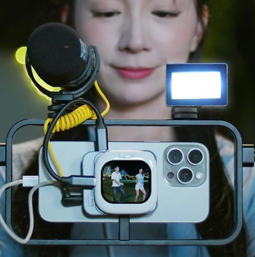 Portable Live View Finder for Camera