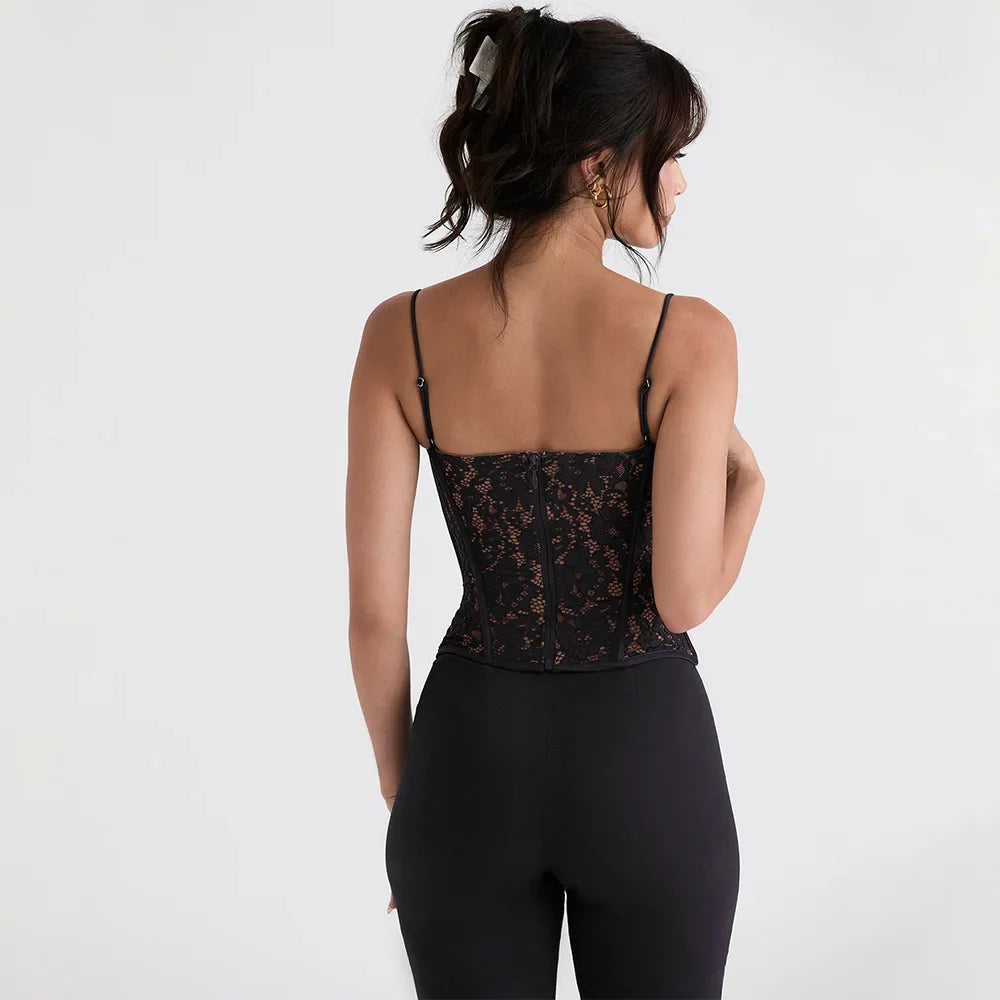 A fishbone top in a halter top, the same style as the female Internet celebrity