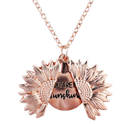 Engraved pendant necklace