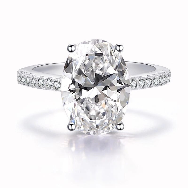 A large oval zircon ring plated with white gold