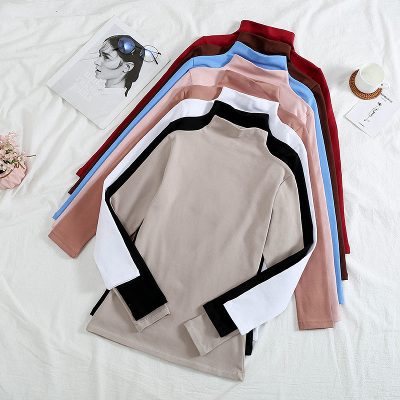 A velvet long-sleeved T-shirt as a base layer for women in solid colors