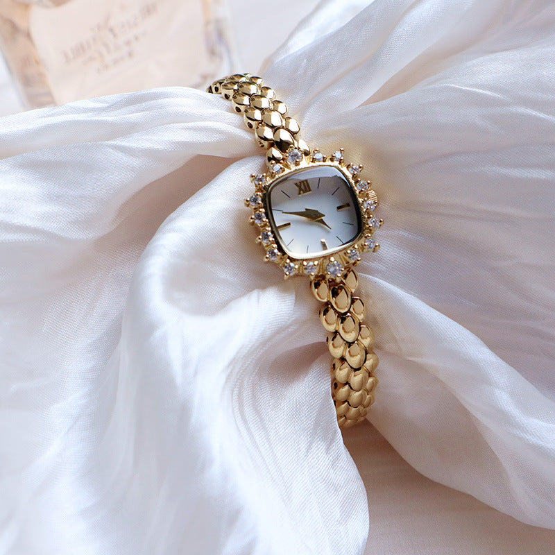 Fashionable fine-chain quartz square watch for ladies