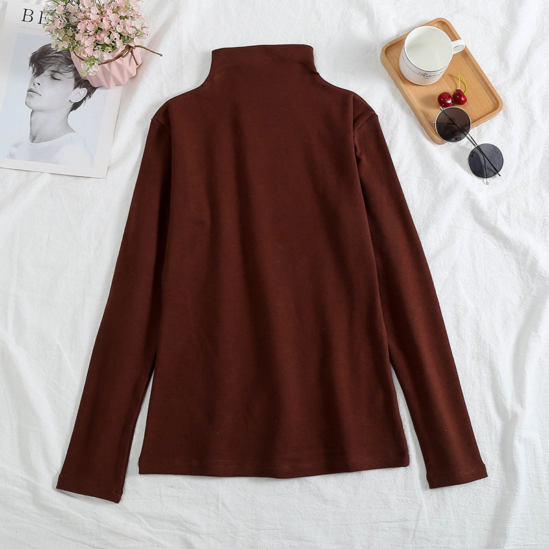 A velvet long-sleeved T-shirt as a base layer for women in solid colors