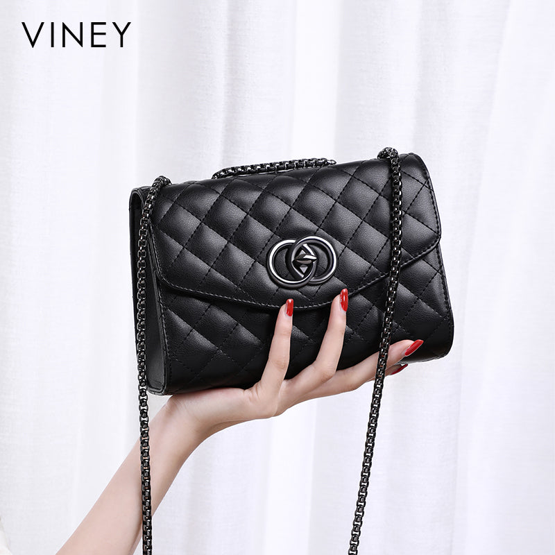 Chain shoulder bag
