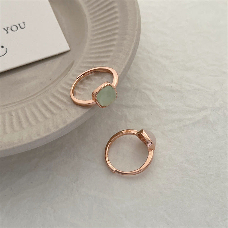 A white jade ring