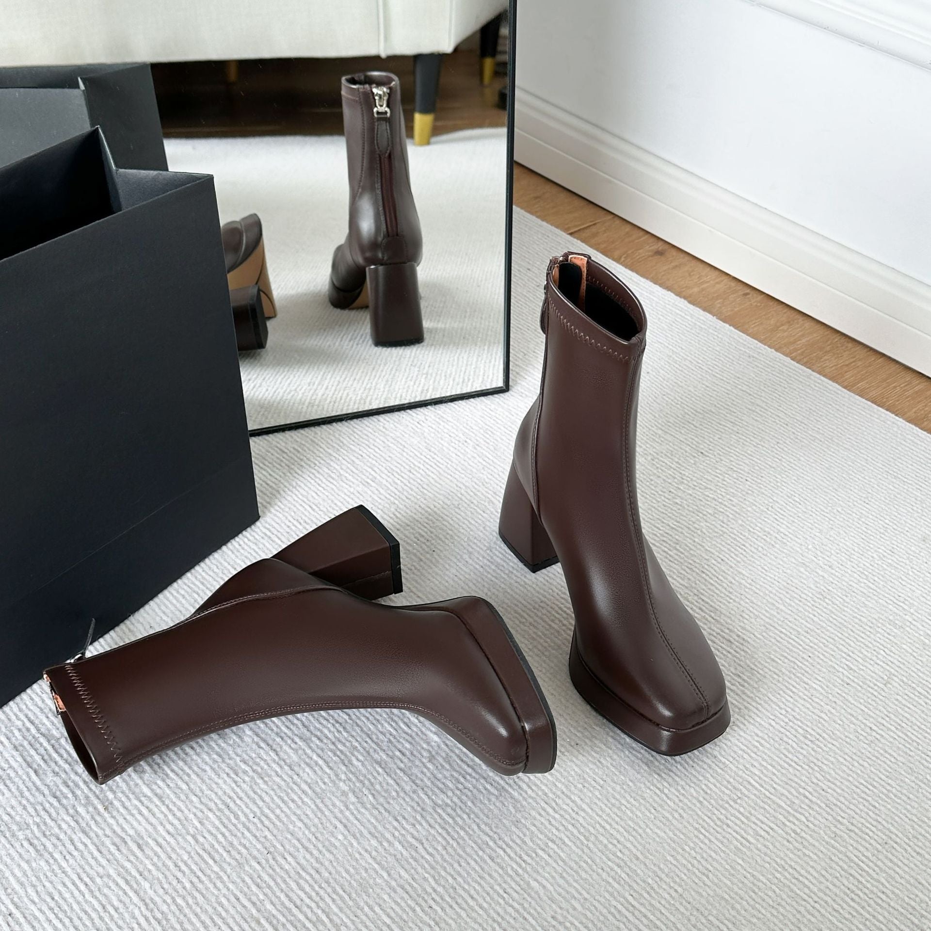 French high-heeled waterproof boots