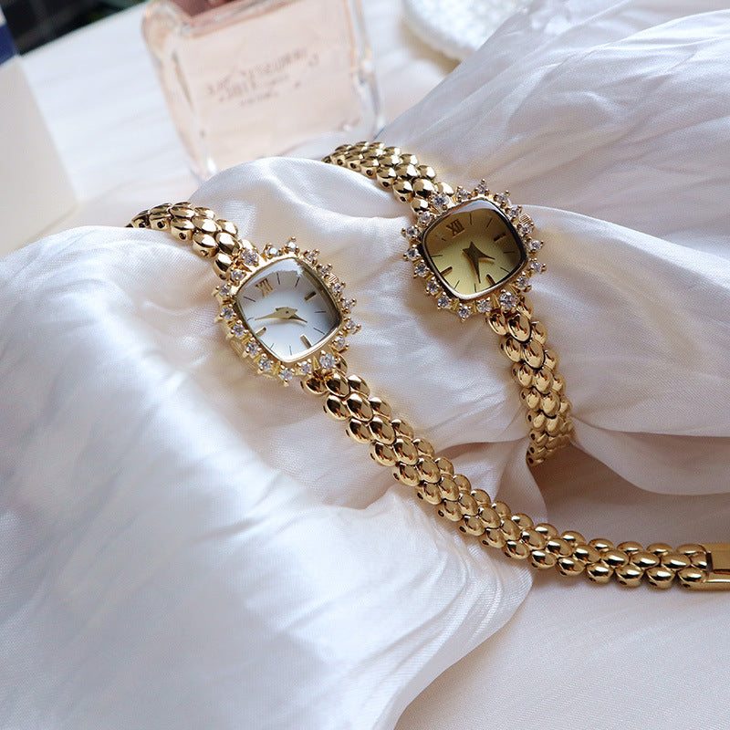 Fashionable fine-chain quartz square watch for ladies