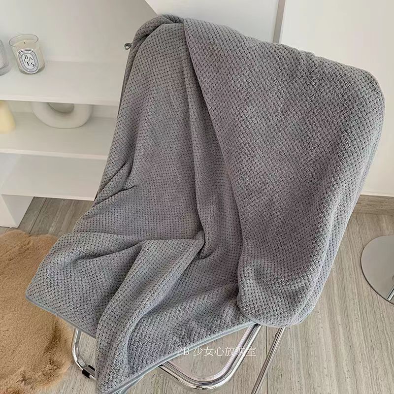 Extra-large absorbent non-shedding bath towel