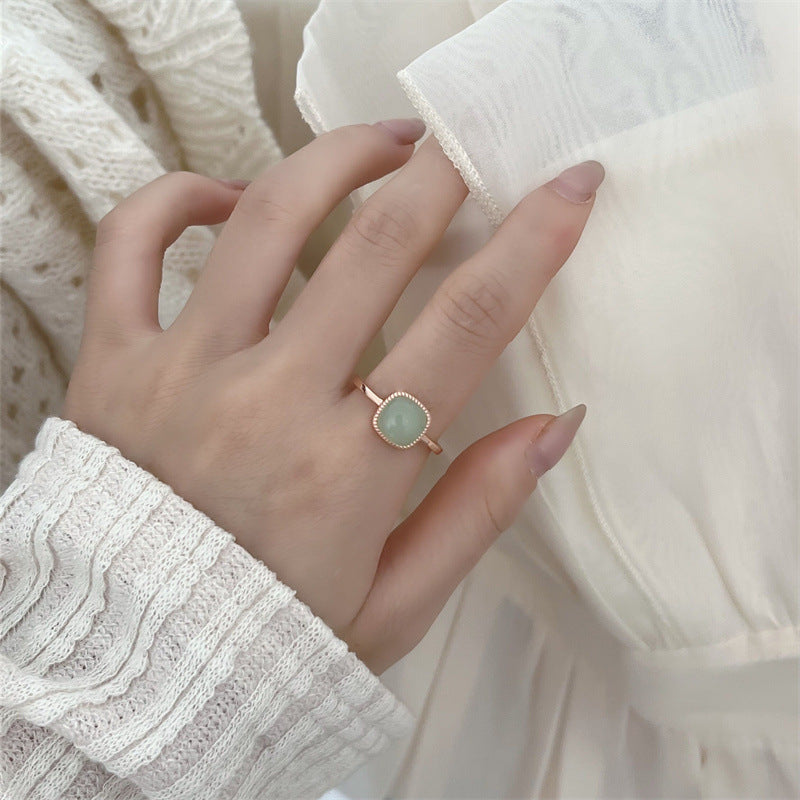 A white jade ring