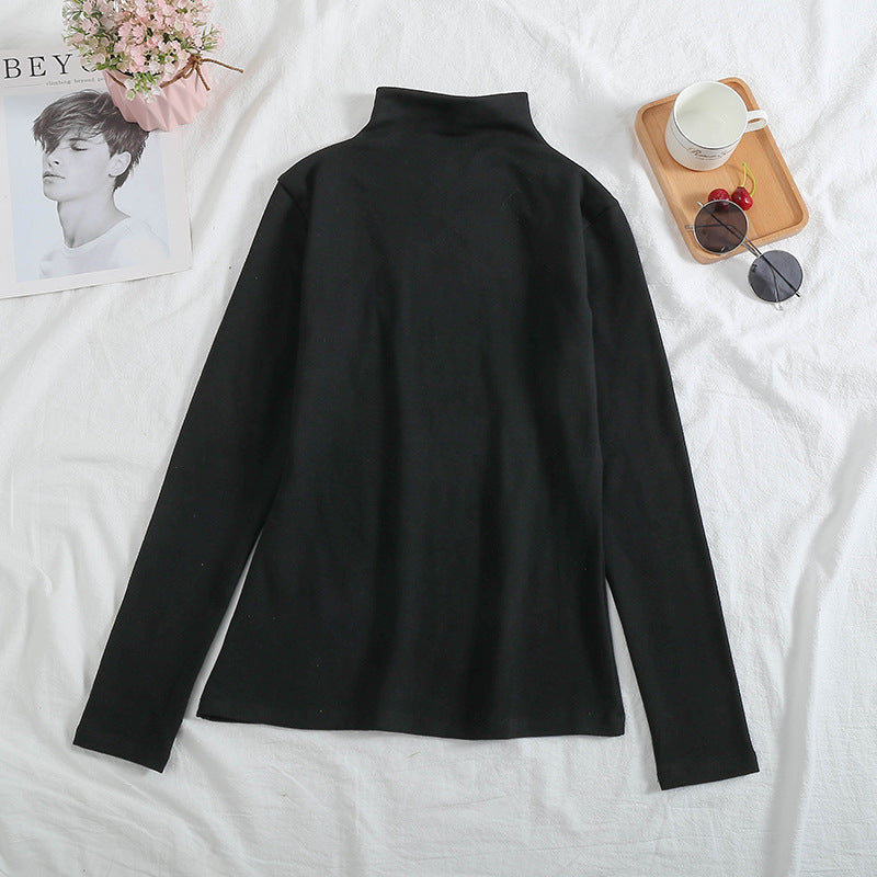 A velvet long-sleeved T-shirt as a base layer for women in solid colors