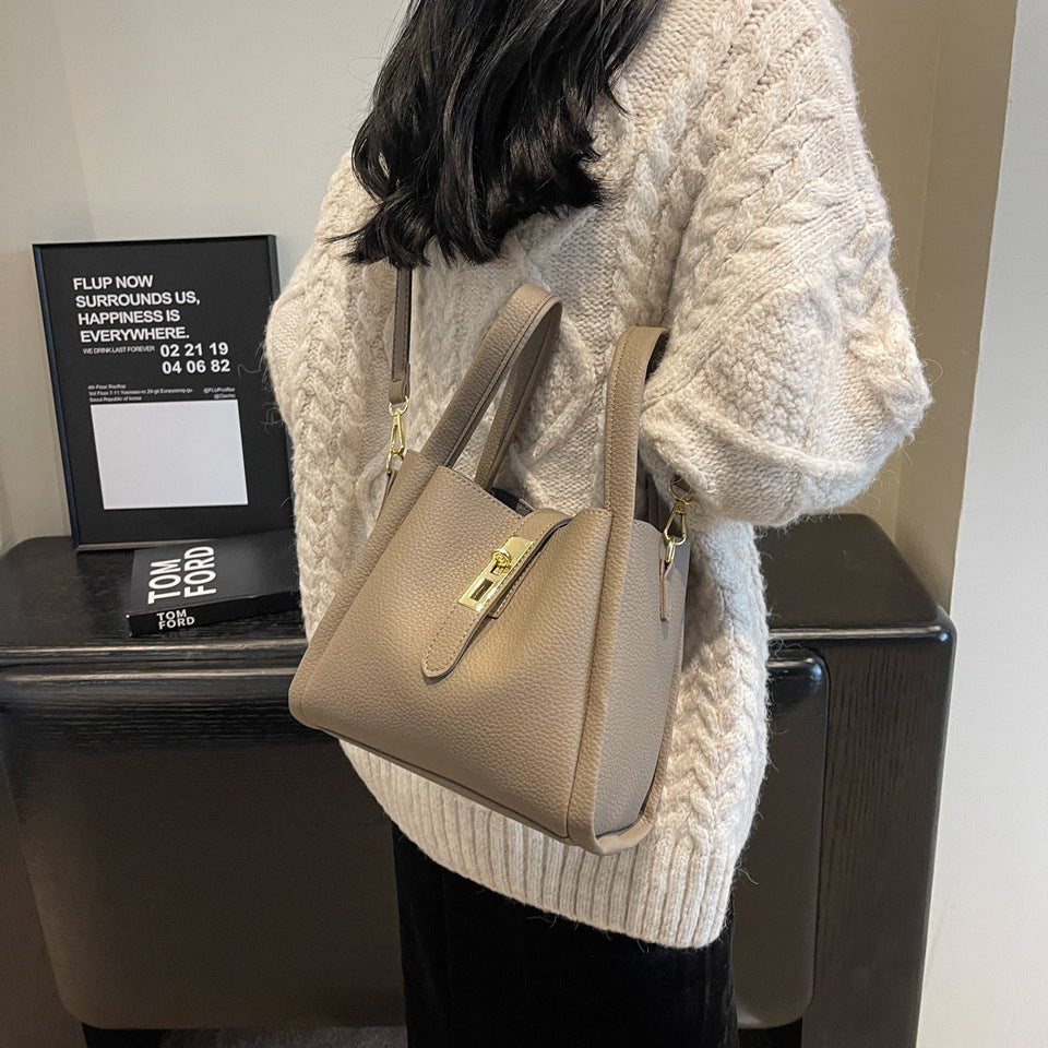 Basket-shaped shoulder bag with a water bucket attached