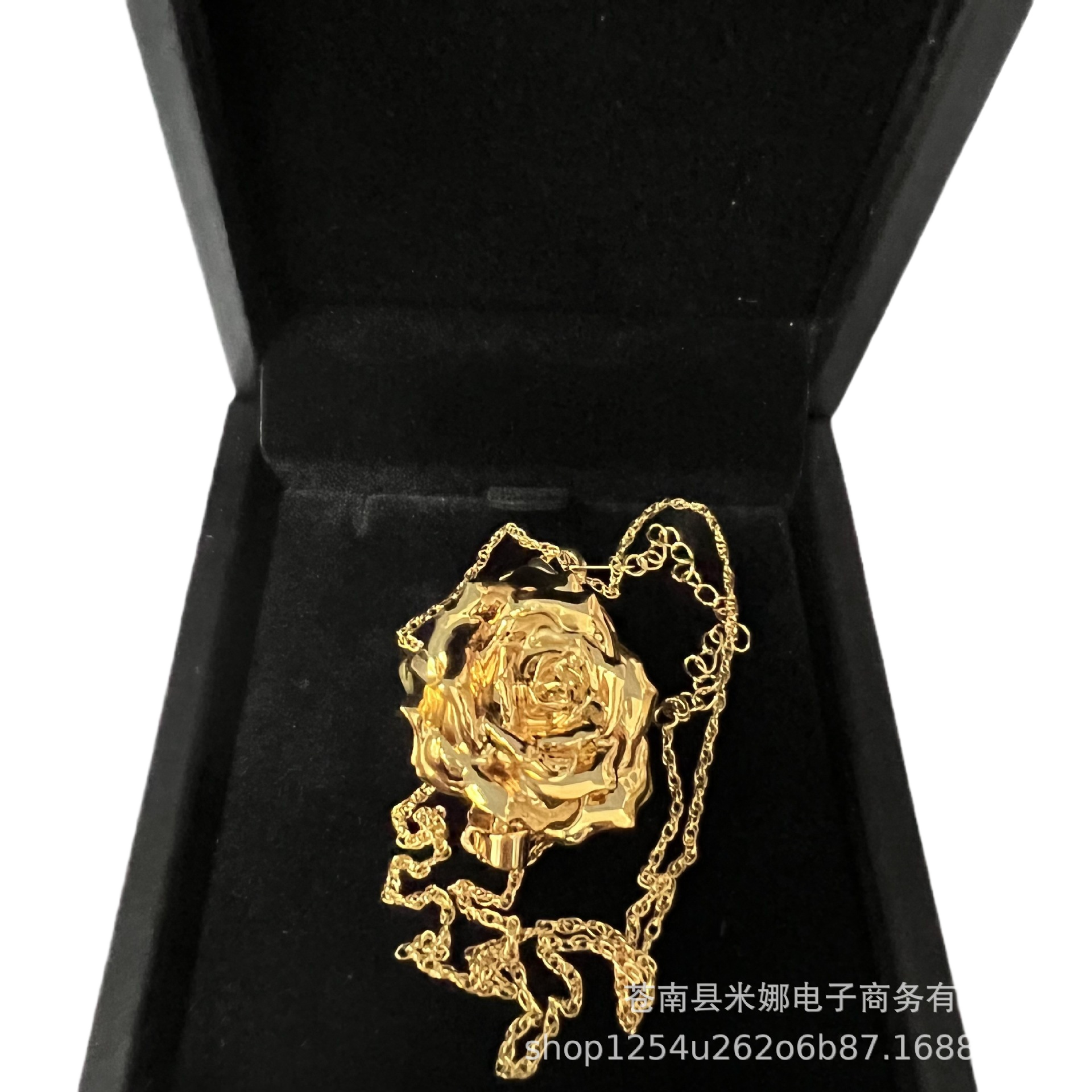 Gilded flower necklace handicraft