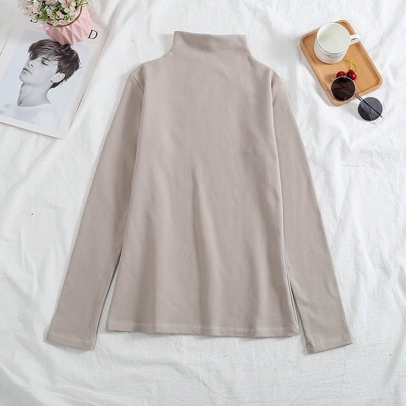 A velvet long-sleeved T-shirt as a base layer for women in solid colors
