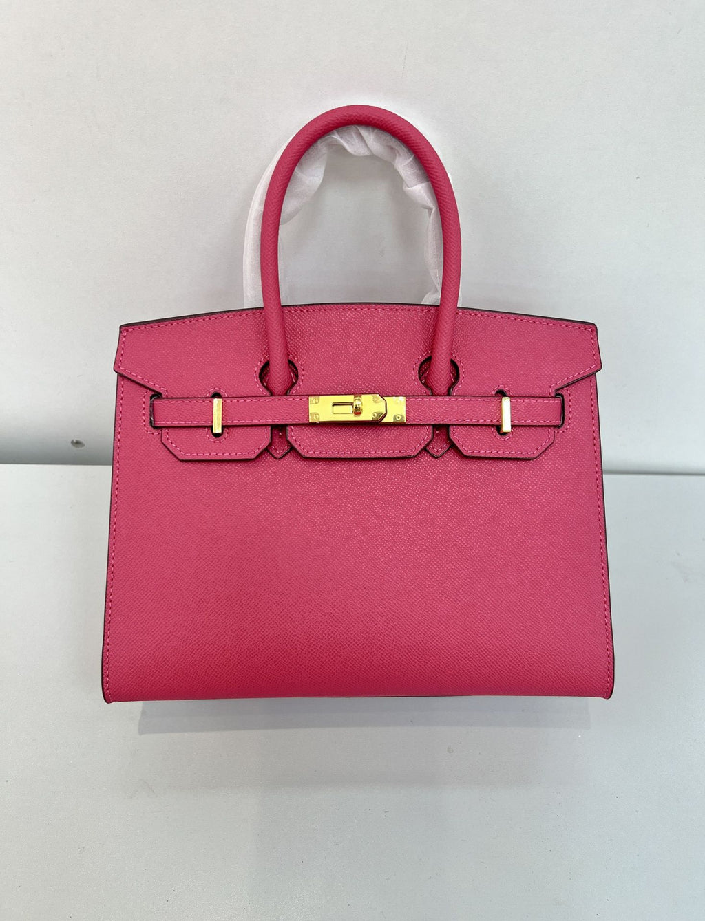 Outer sewn commuter single-shoulder handbag