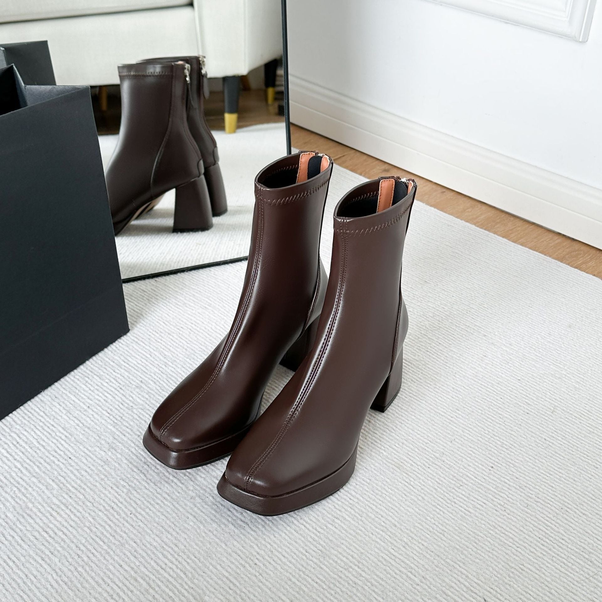 French high-heeled waterproof boots