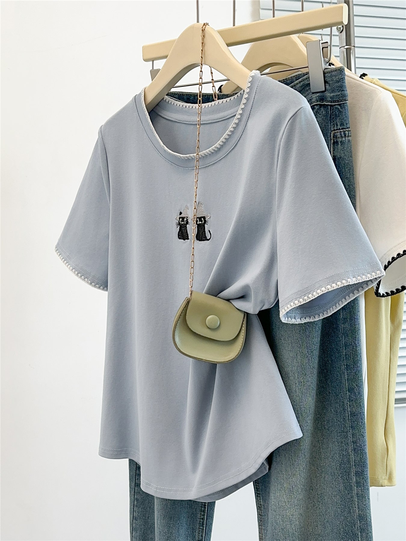 Cat shoulder straight T-shirt