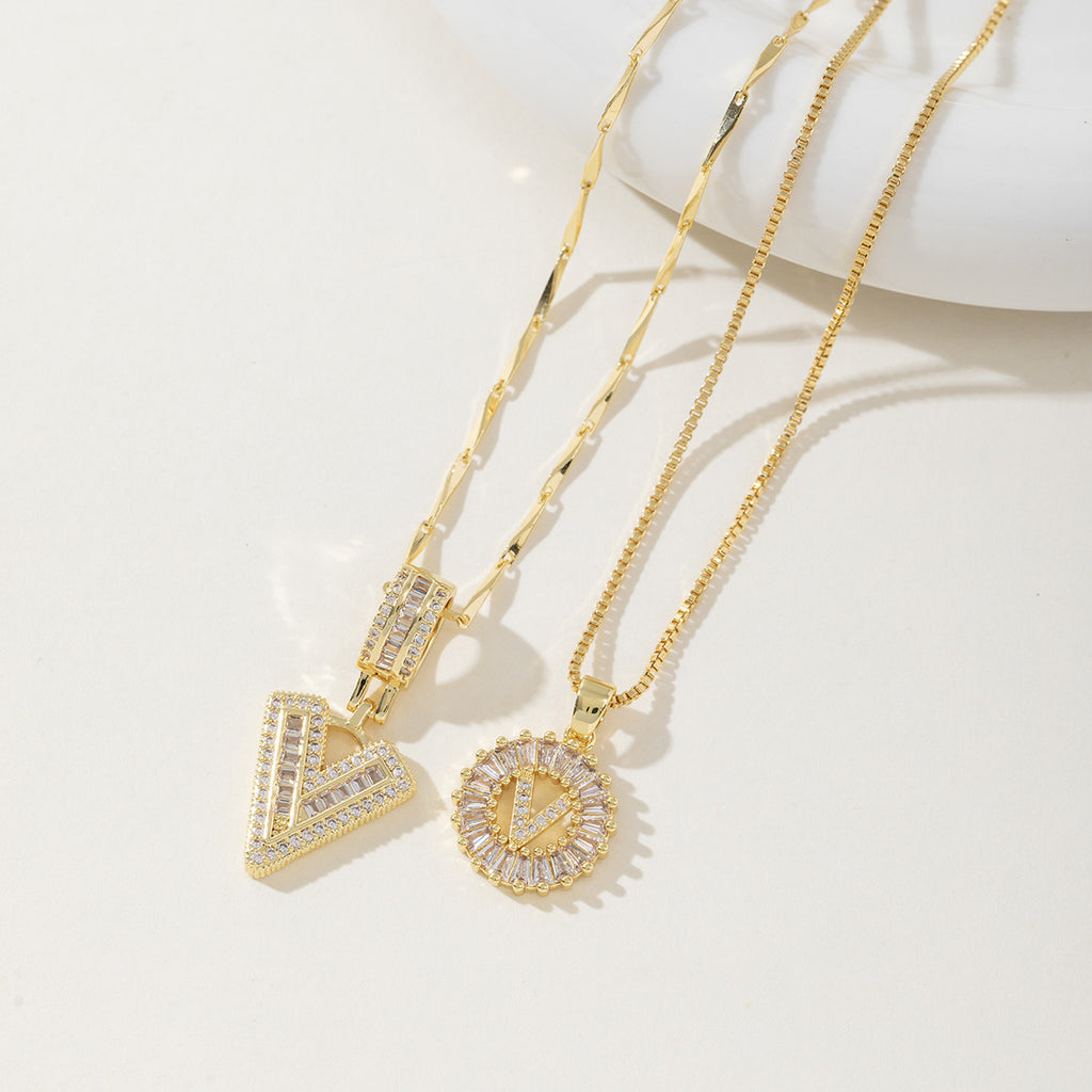 A 26-letter zirconia pendant inlaid with rock sugar copper