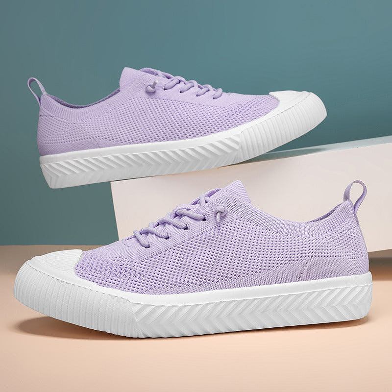 Light and casual sports shoes for walking with one foot