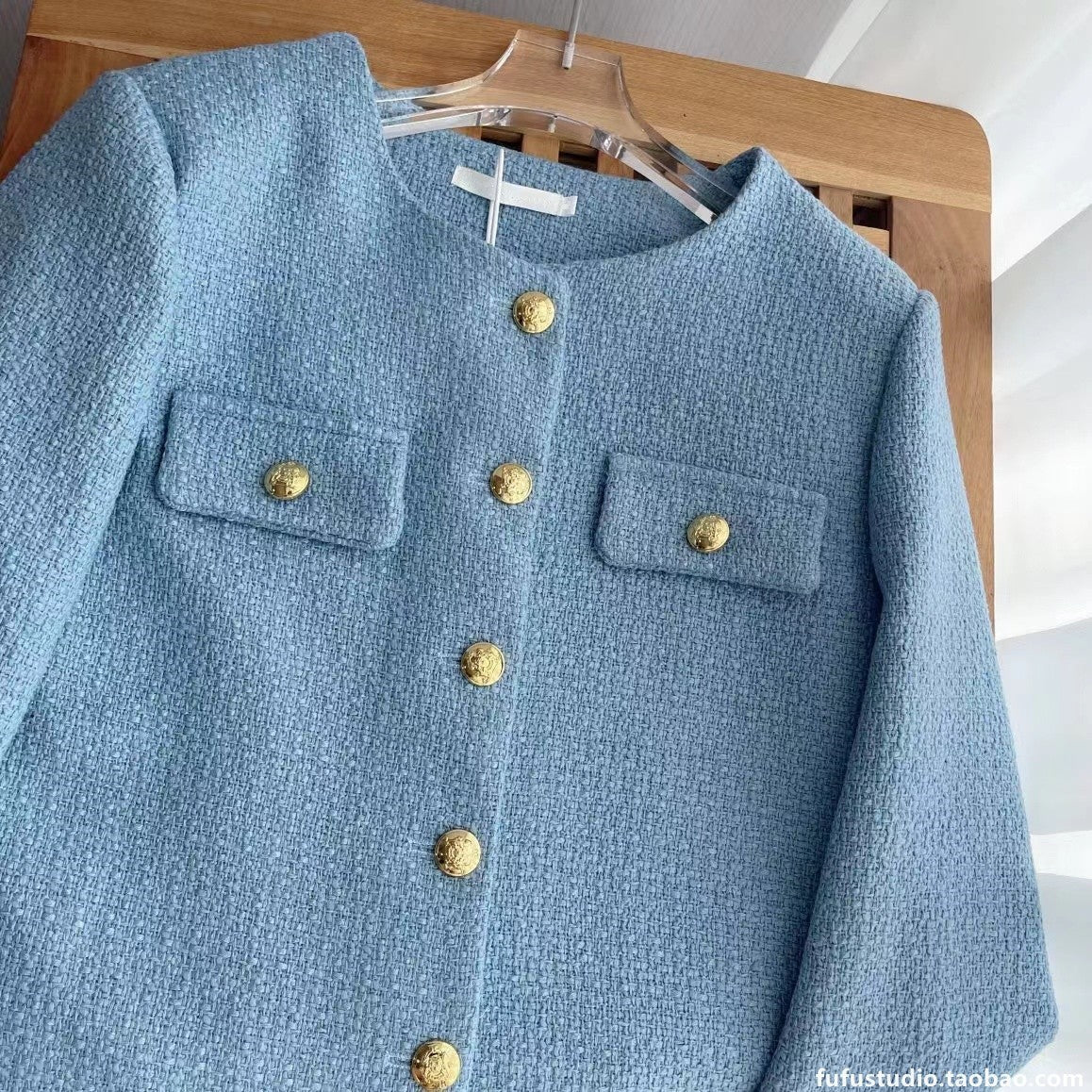 Short-sleeved blouse