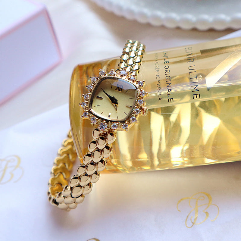 Fashionable fine-chain quartz square watch for ladies