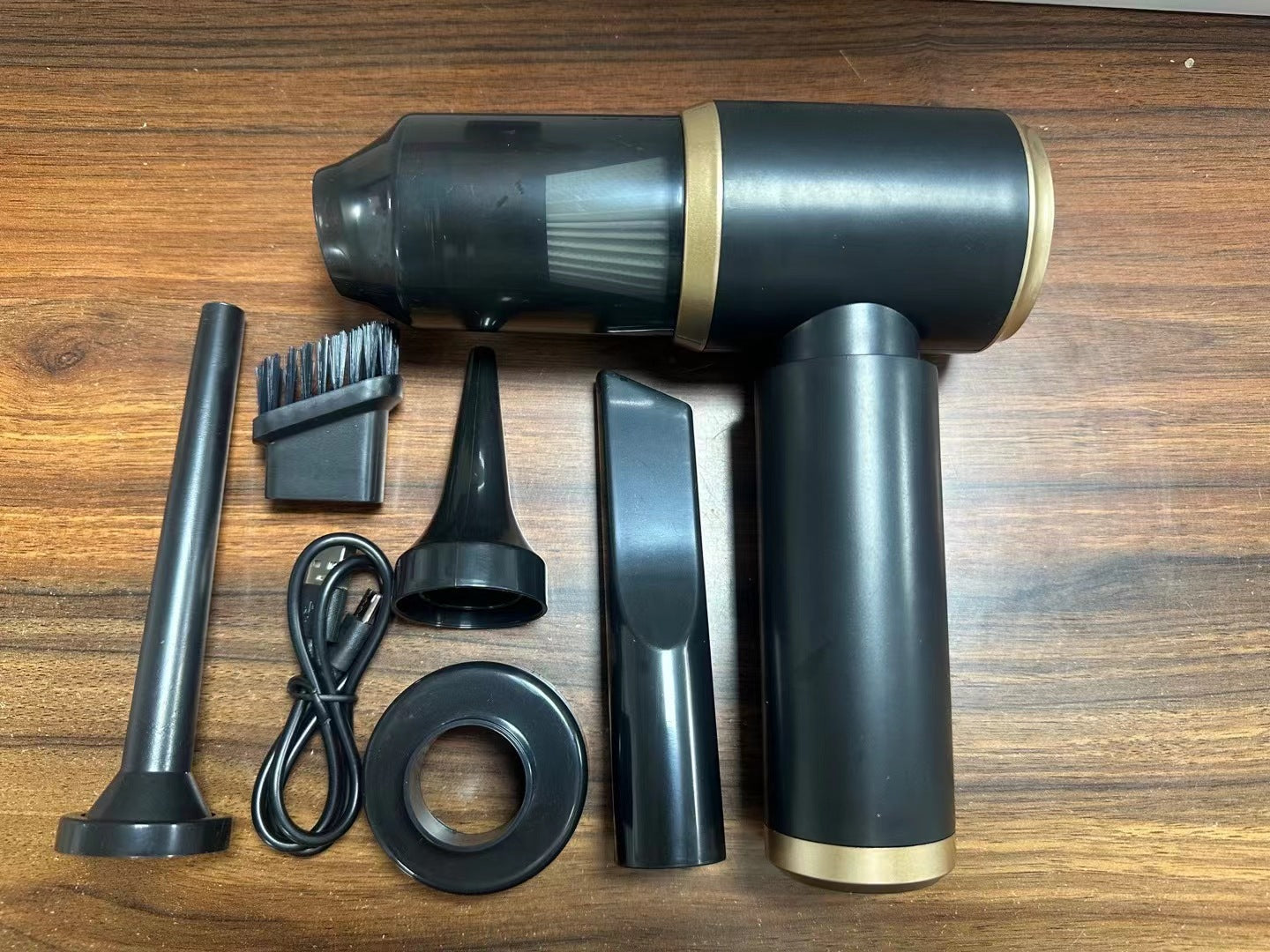 Car-mounted wireless vacuum cleaner