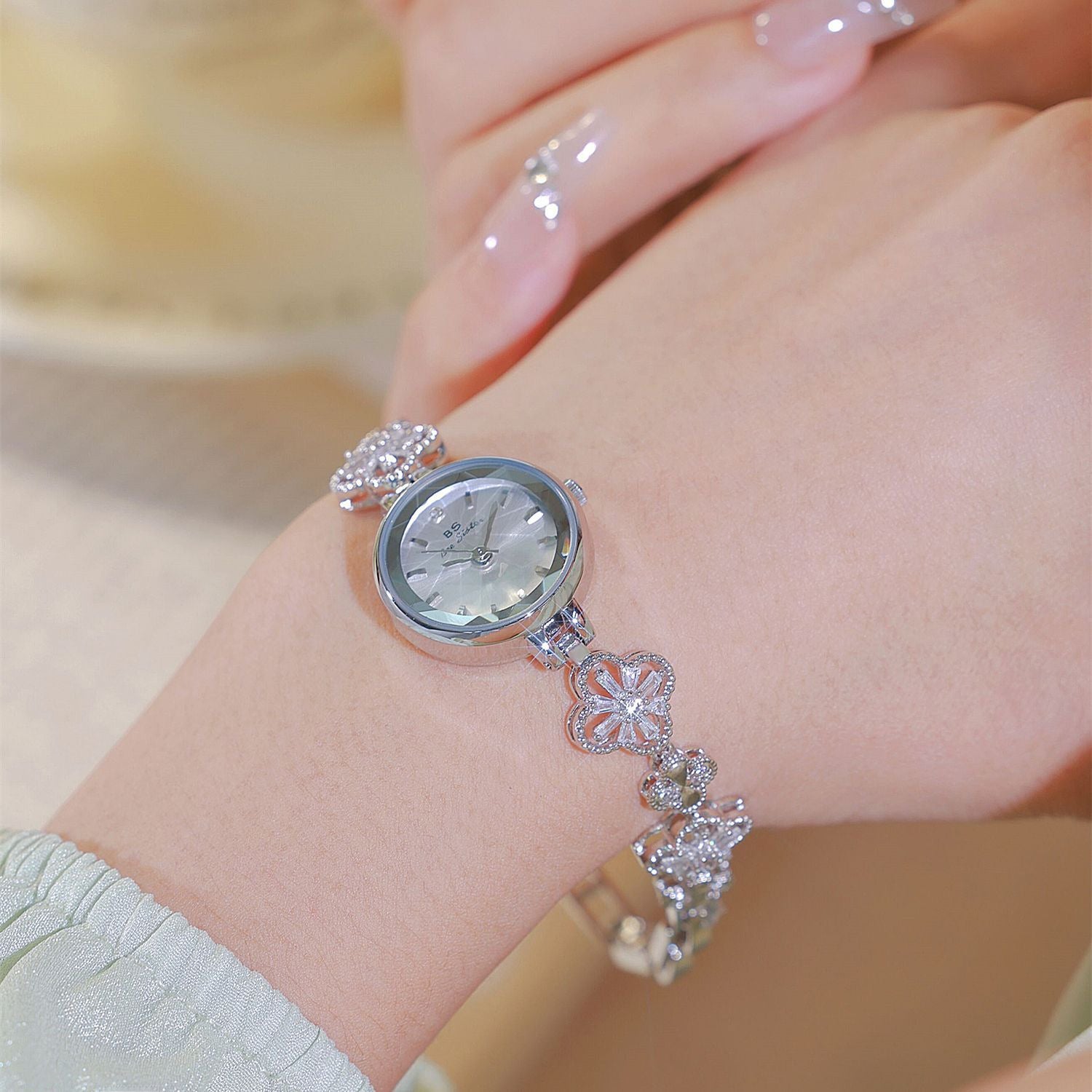 BS Four-leaf Clover Lucky Zircon Women's Chain Watch