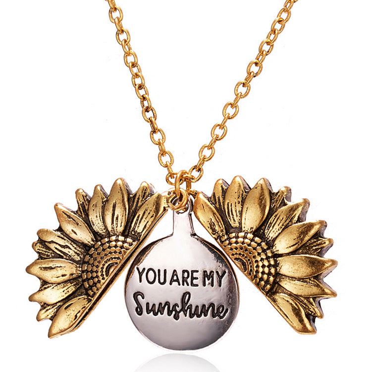 Engraved pendant necklace