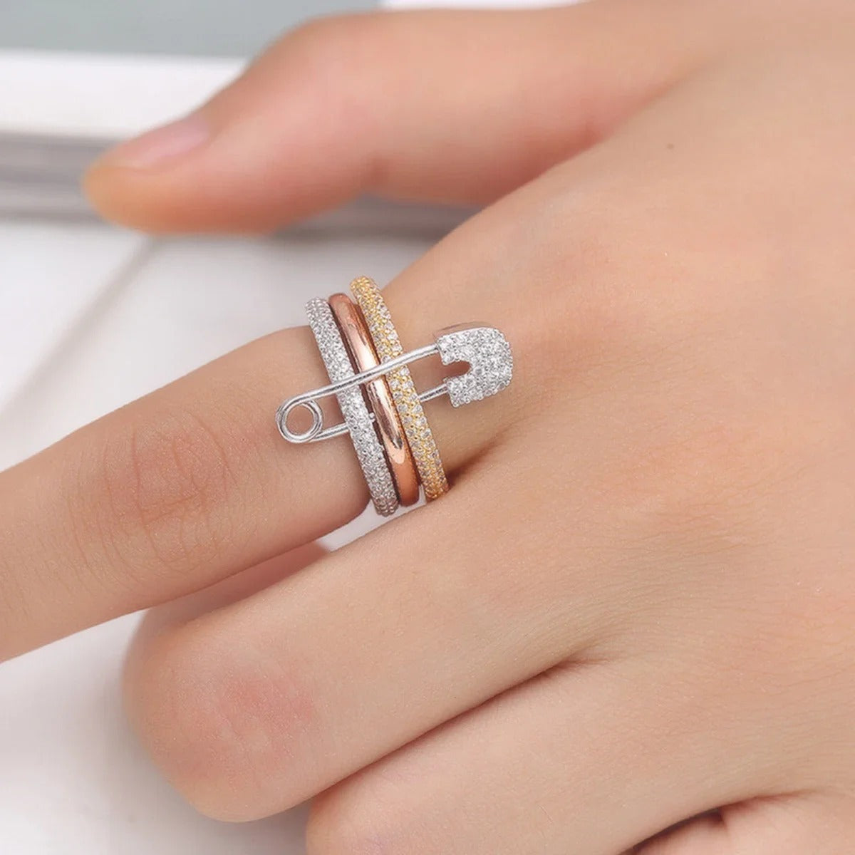 Luxury-simplified three-color ring with detachable design