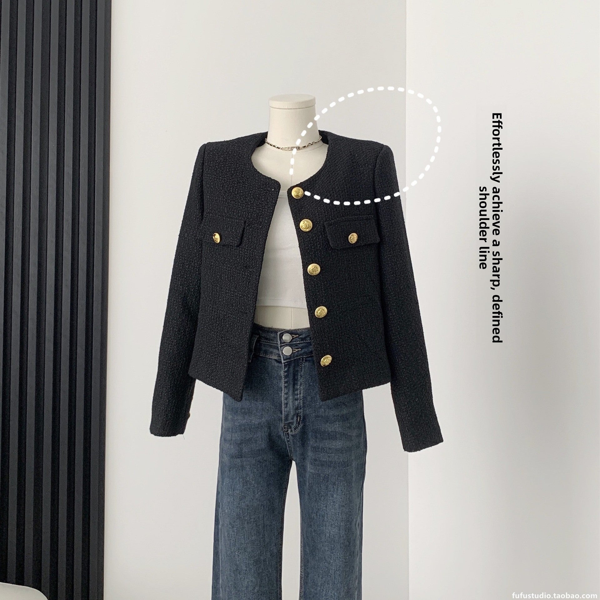 Short-sleeved blouse