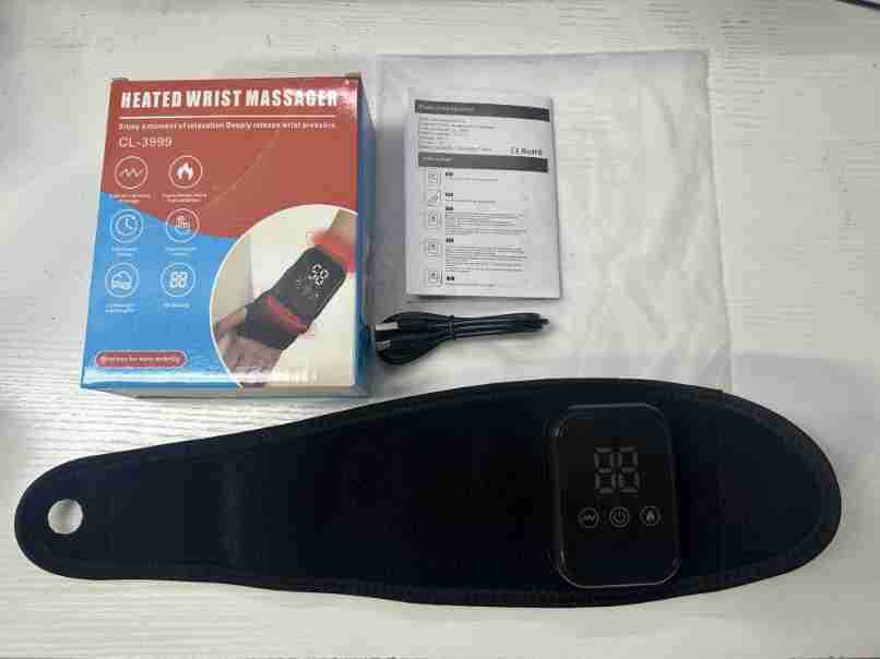Electric heating wrist guard