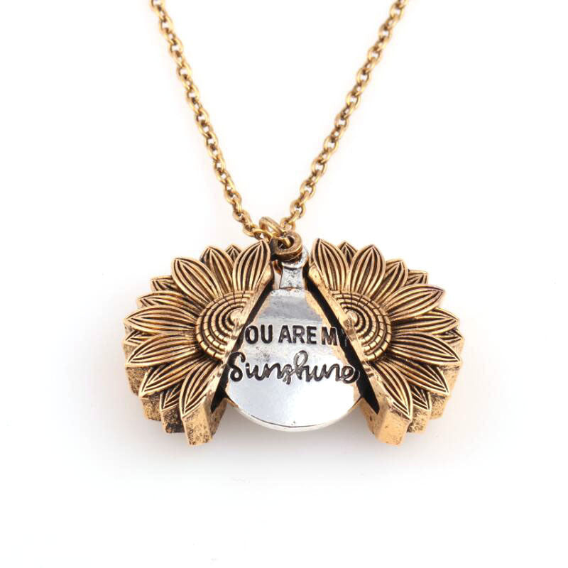 Engraved pendant necklace