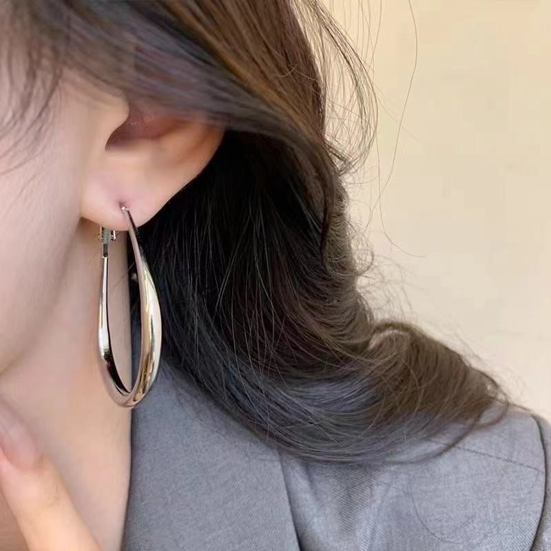 Simple and fashionable temperament earrings