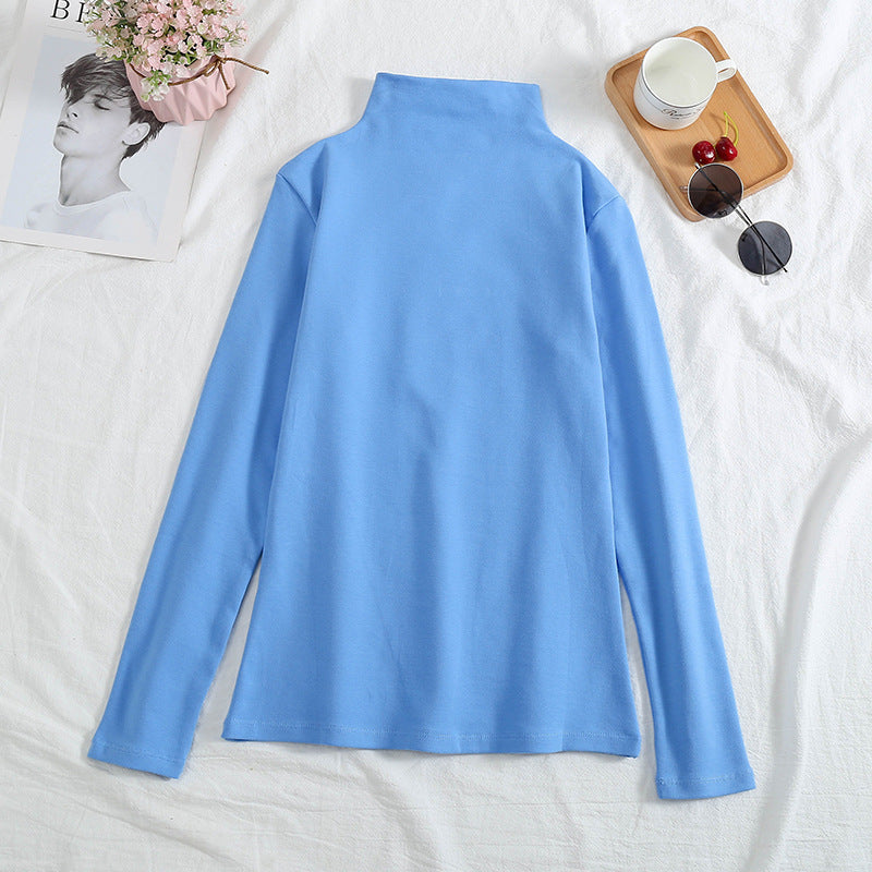 A velvet long-sleeved T-shirt as a base layer for women in solid colors