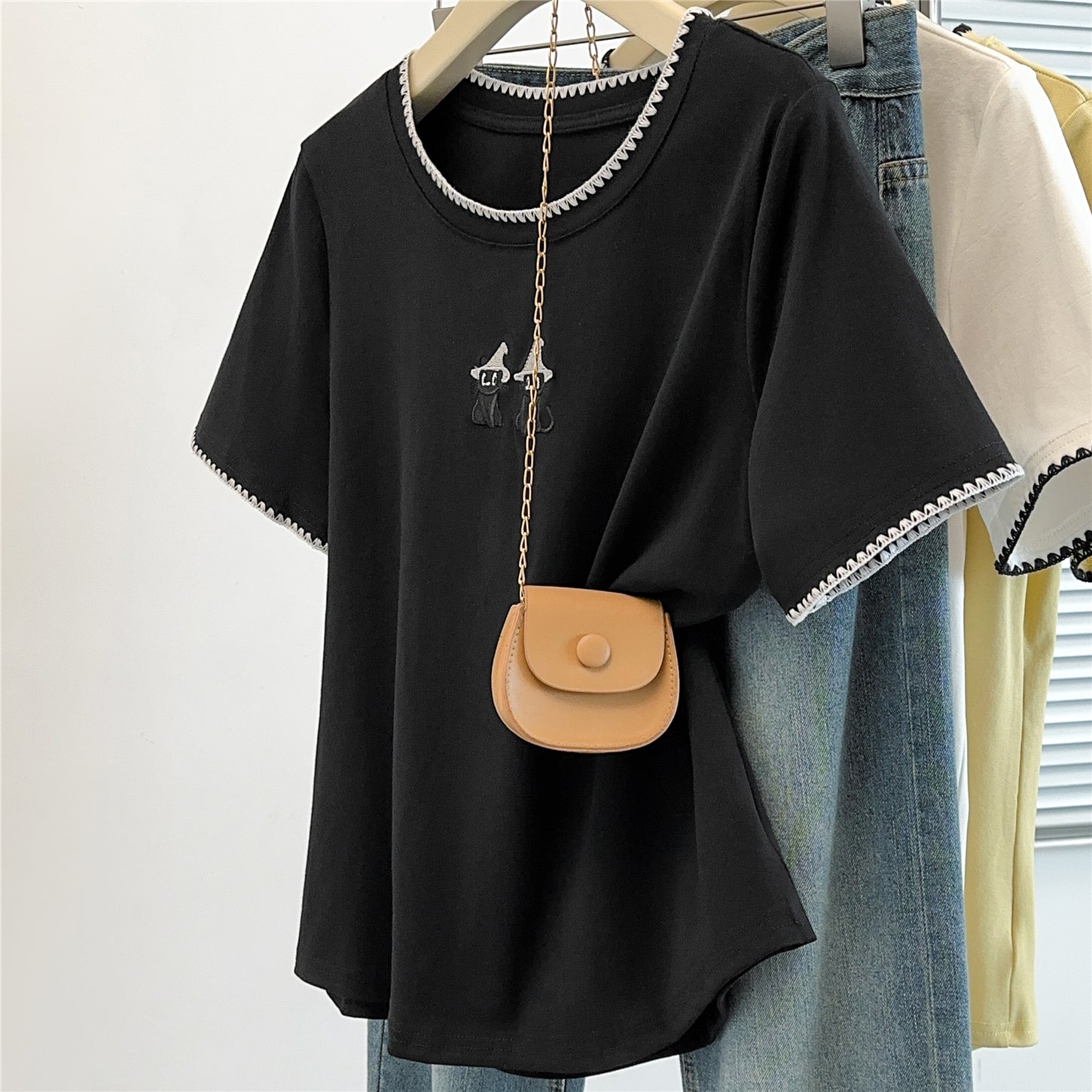 Cat shoulder straight T-shirt