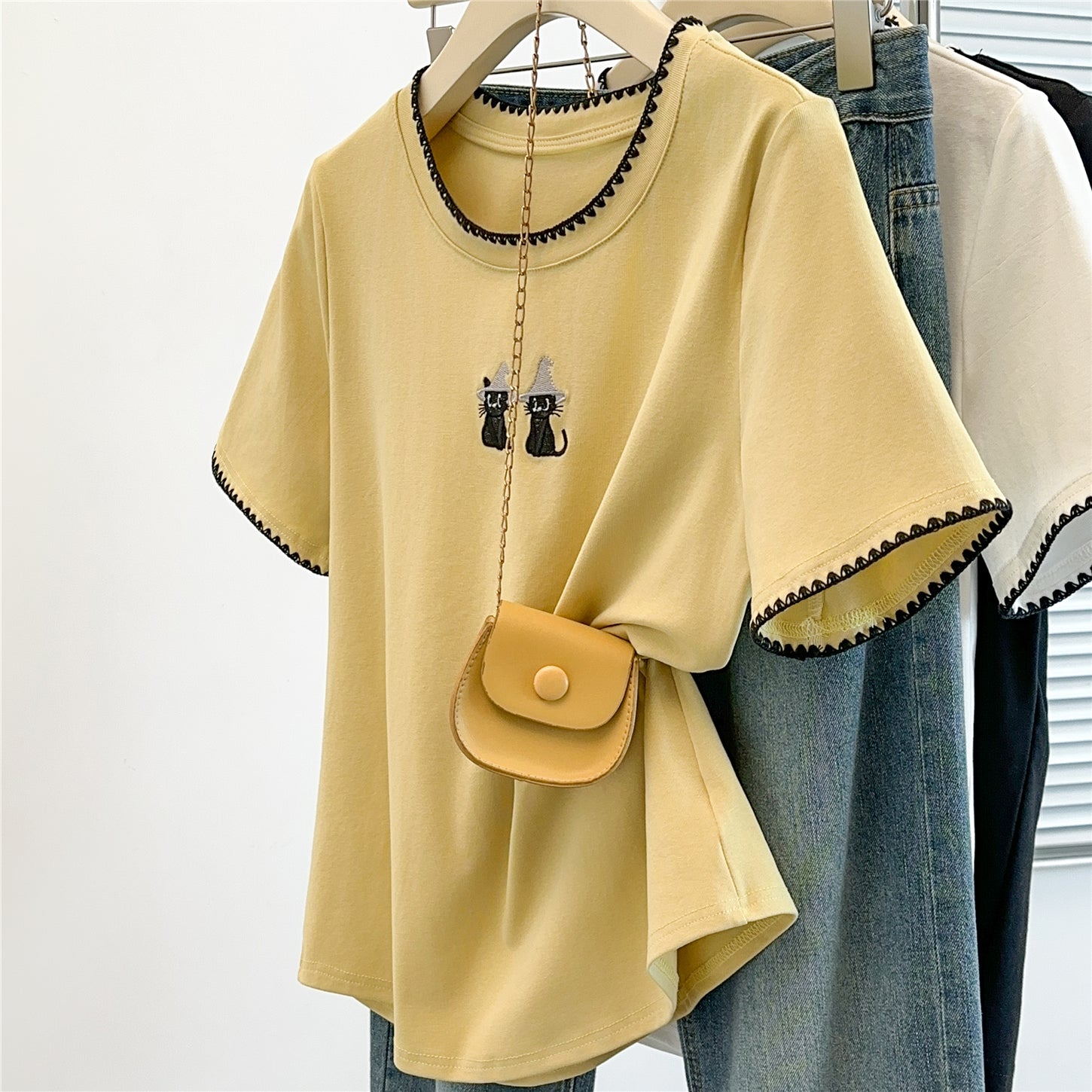 Cat shoulder straight T-shirt