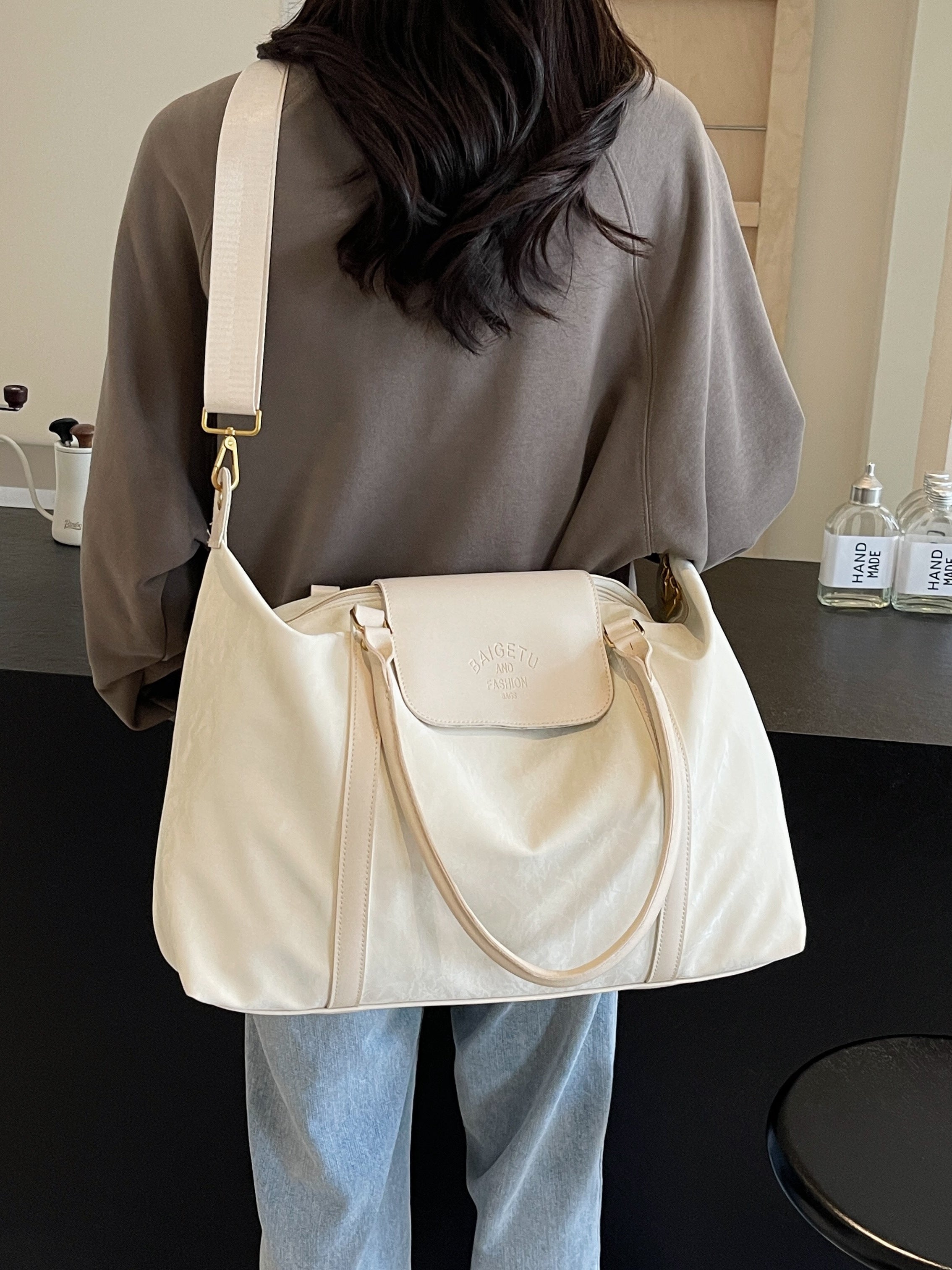 Large Capacity Hand-Carrying Short Travel Travel Bag Female Business Trip Lightweight Luggage Bag Waterproof Portable Luggage Bag Travel