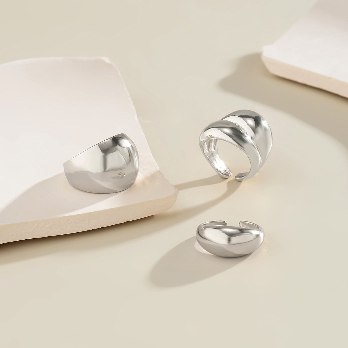Joint ring with exaggerated opening set ring